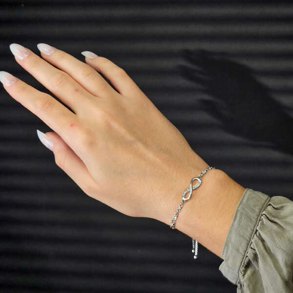 product image: Bracciale con il pendente che simboleggia l&#39;infinito