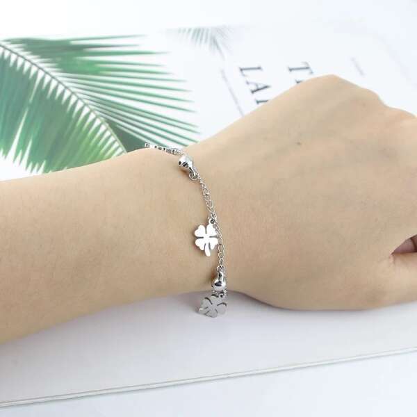 product image: Pulseira com pingentes